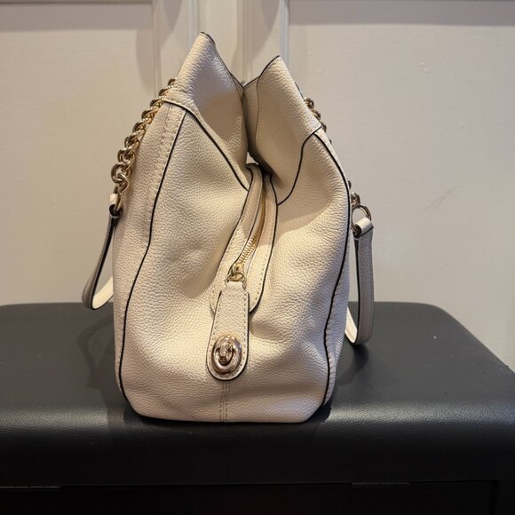 Pristine COACH White Ivory Pebbled Leather Turnlock Edie Handbag - Picture 8 of 16